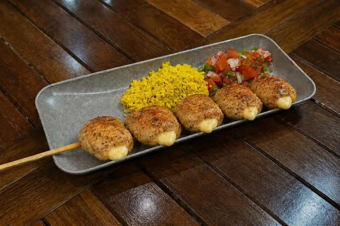 Kafta de frango recheada com queijo